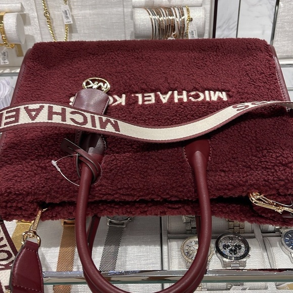 Michael Kors Medium SHEARLING MIRELLA Tote
Shoulder Bag Sherpa 
Oxblood 
NWT - Picture 11 of 16